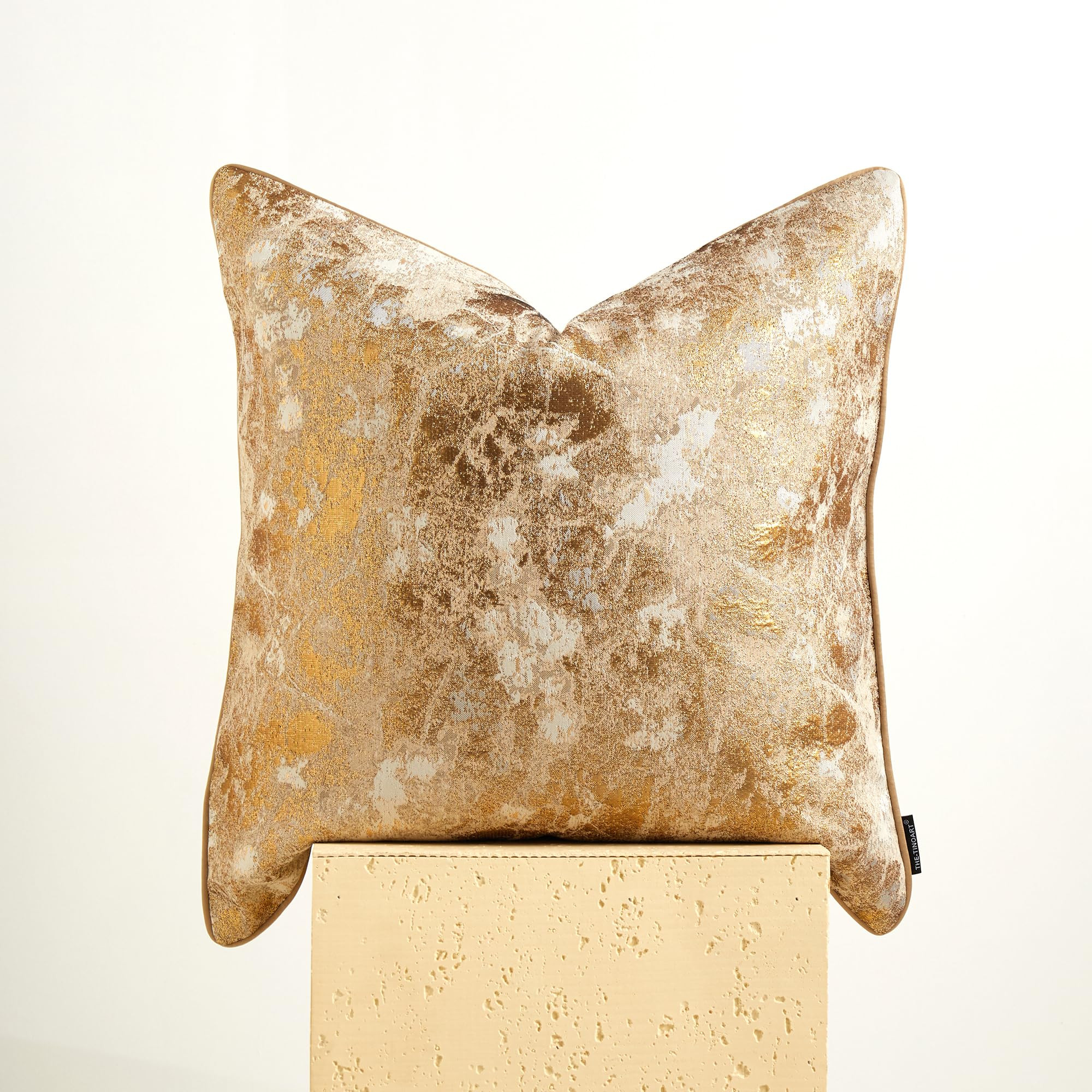 THE-TINOART Gold Jacquard Pillow Cover 22x22 - Luxury Metallic Textured Decorative Cushion Case f... | Amazon (US)
