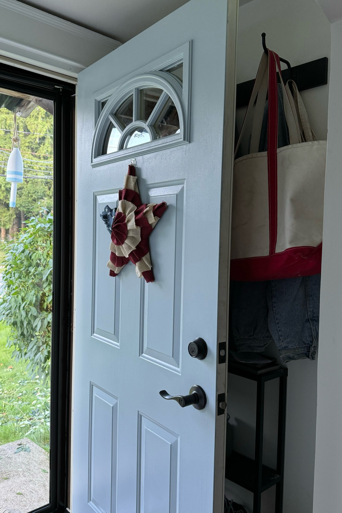 Links to door paint & star- so coastal & homey! 

https://rstyle.me/+e9P1rLcM3lCGY2qmoWSWIw