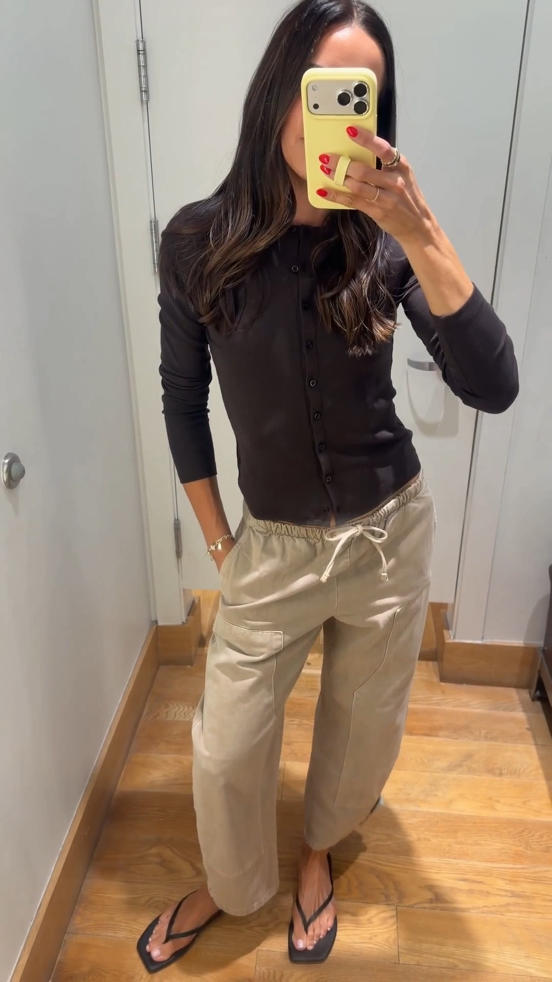 40% off everything @ GAP!! 
Cardigan: true to size (S)
Barrel pants: sized down 1 (XS) 
Flip flops (not gap): size up for half sizes

#LTKSaleAlert #LTKSeasonal #LTKootd