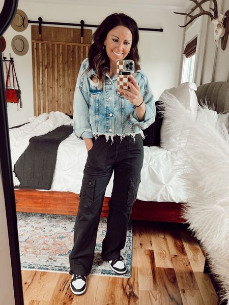 I love that #cargopants are back! 
#CargoPants #CargoPantsTrend #CargoPantsOutfit #CasualOutfit #Aerie

#LTKunder50 #LTKsalealert #LTKstyletip