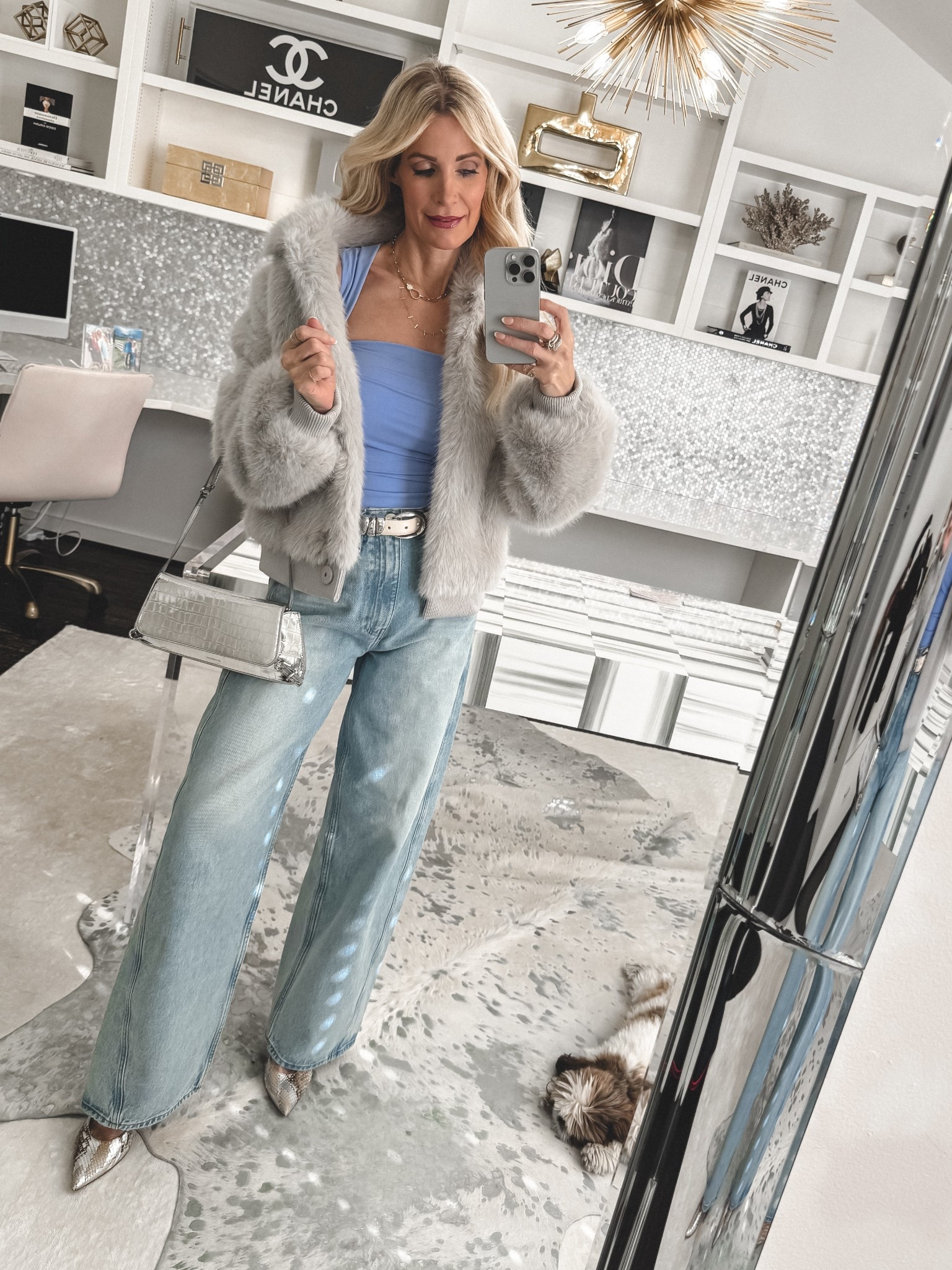 When it’s spring… but still freezing outside ❄️

This light gray faux fur jacket is the perfect transitional piece to keep you warm while still looking spring-ready. Paired it with this gorgeous blue Aritzia top and my favorite soft high-waisted barrel jeans. Such an easy, chic outfit formula.

Everything runs true to size:
Jacket XS | Top XS | Denim 24



#LTKootd #LTKOver40 #LTKdayinmylife