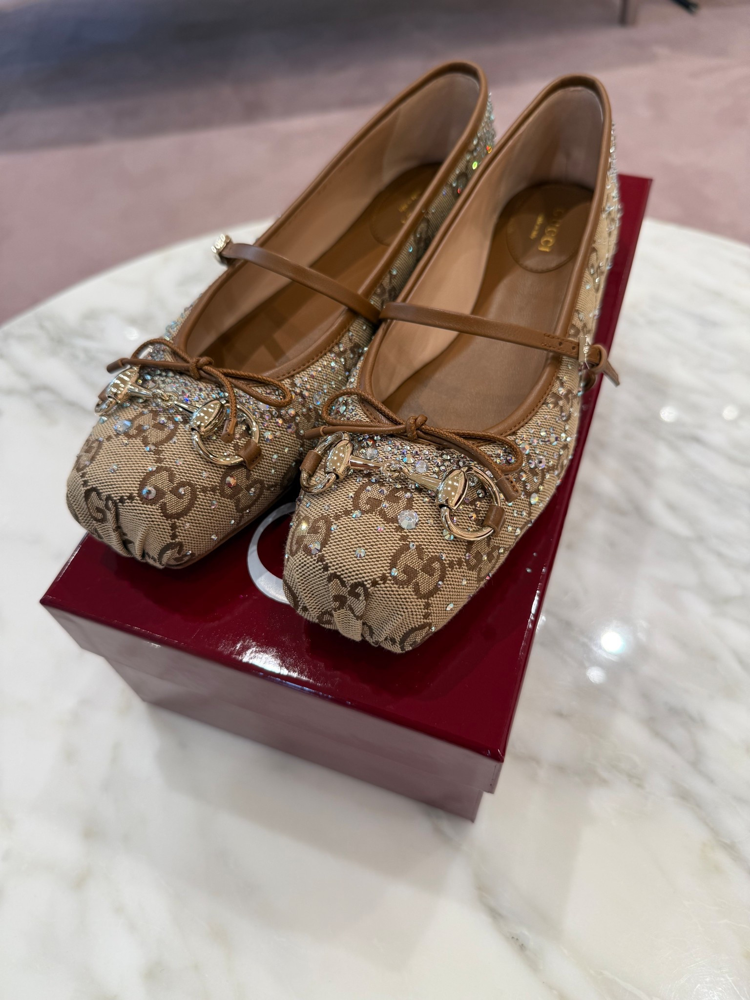 Women's GG crystal Gucci Horsebit ballet flat #gucci #guccishoes #gucciballetflats

#LTKHoliday #LTKSeasonal