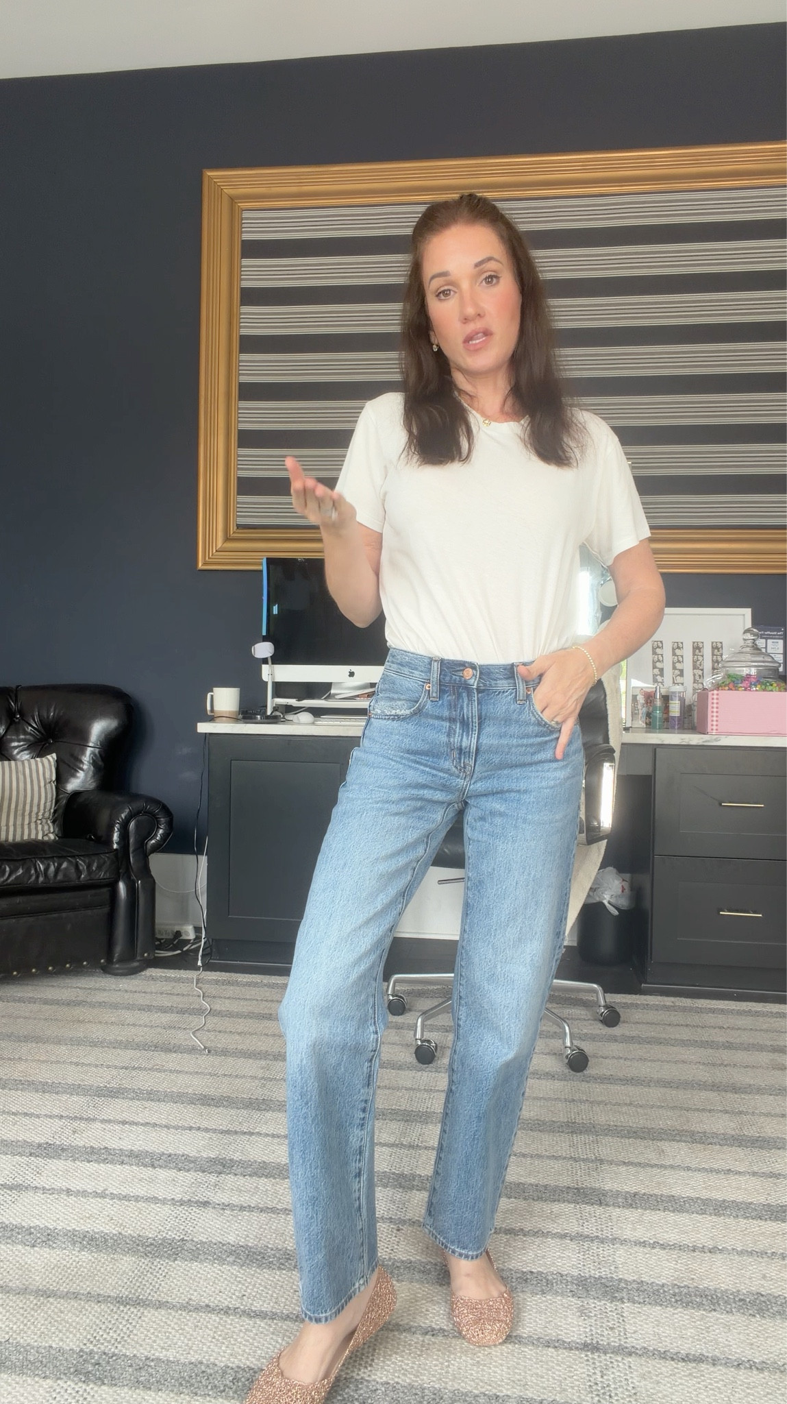 Wearing 23 in jeans 
XS in top
