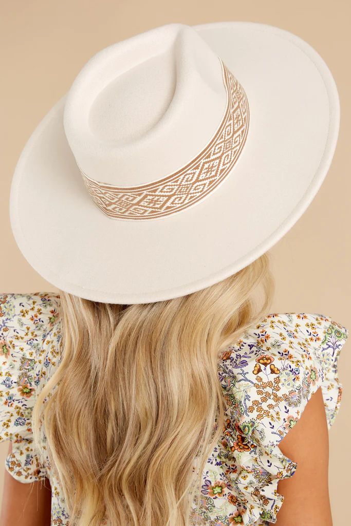 Ride In Style Ivory Hat | Red Dress 