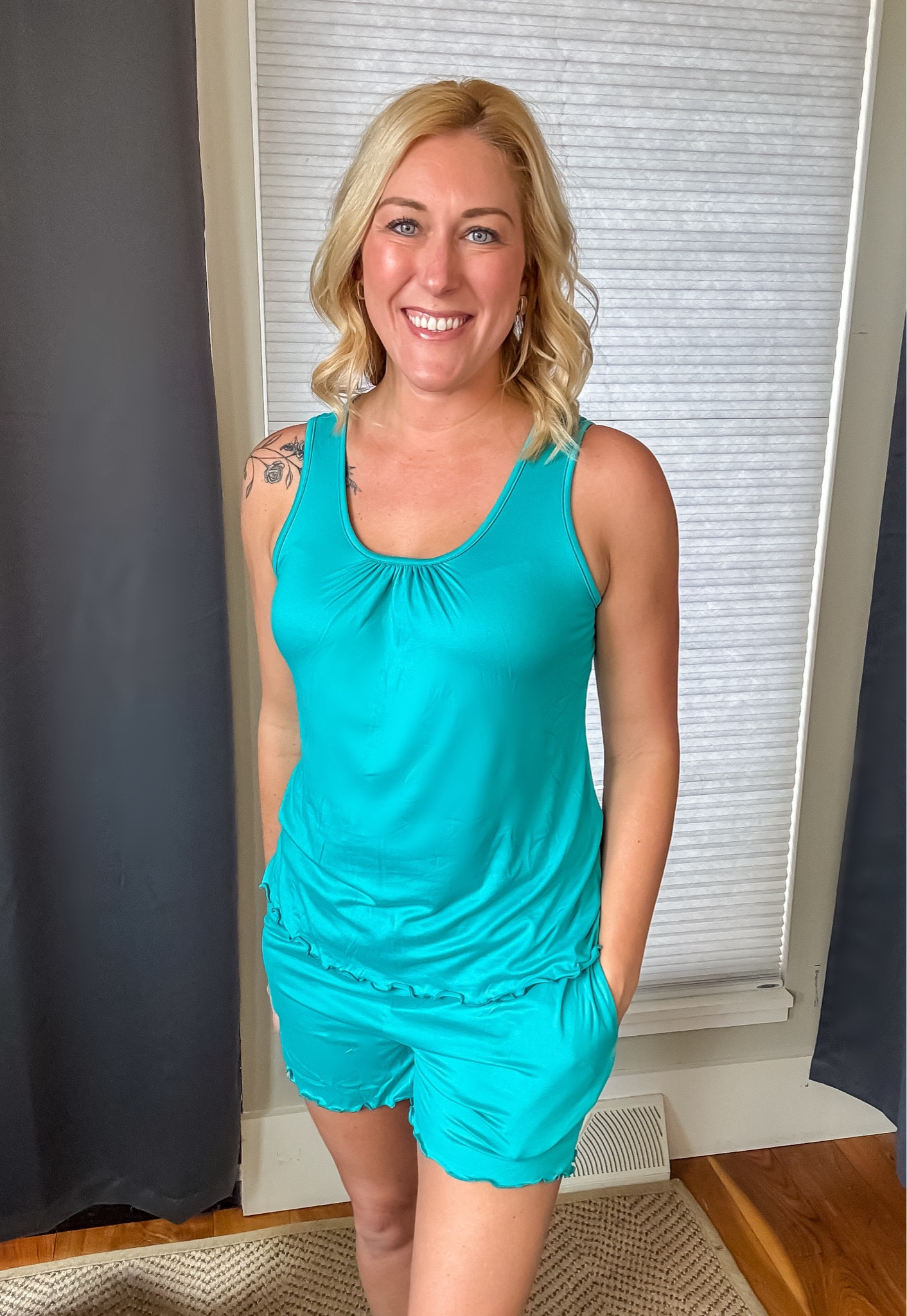 This sleeveless pajama set is made of soft, lightweight, breathable fabric which such a smooth feel! I’m loving the loose fit and flowy hem. So flattering!