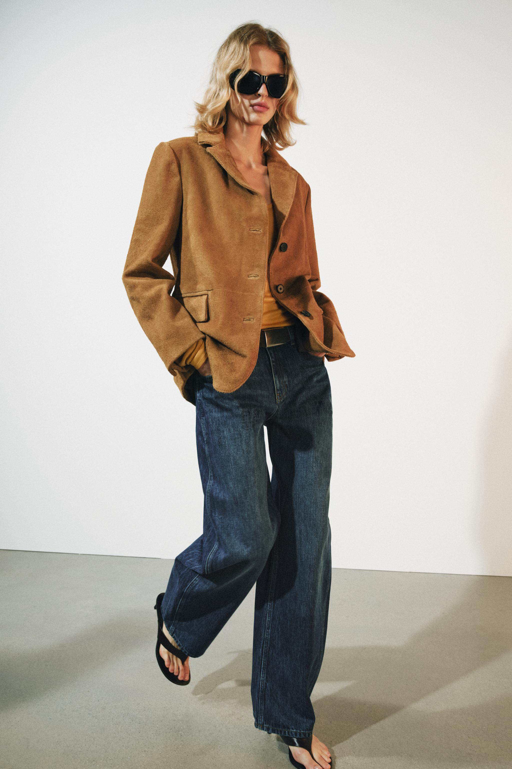 ZW COLLECTION CURVED STRAIGHT MID-RISE JEANS | Zara AU