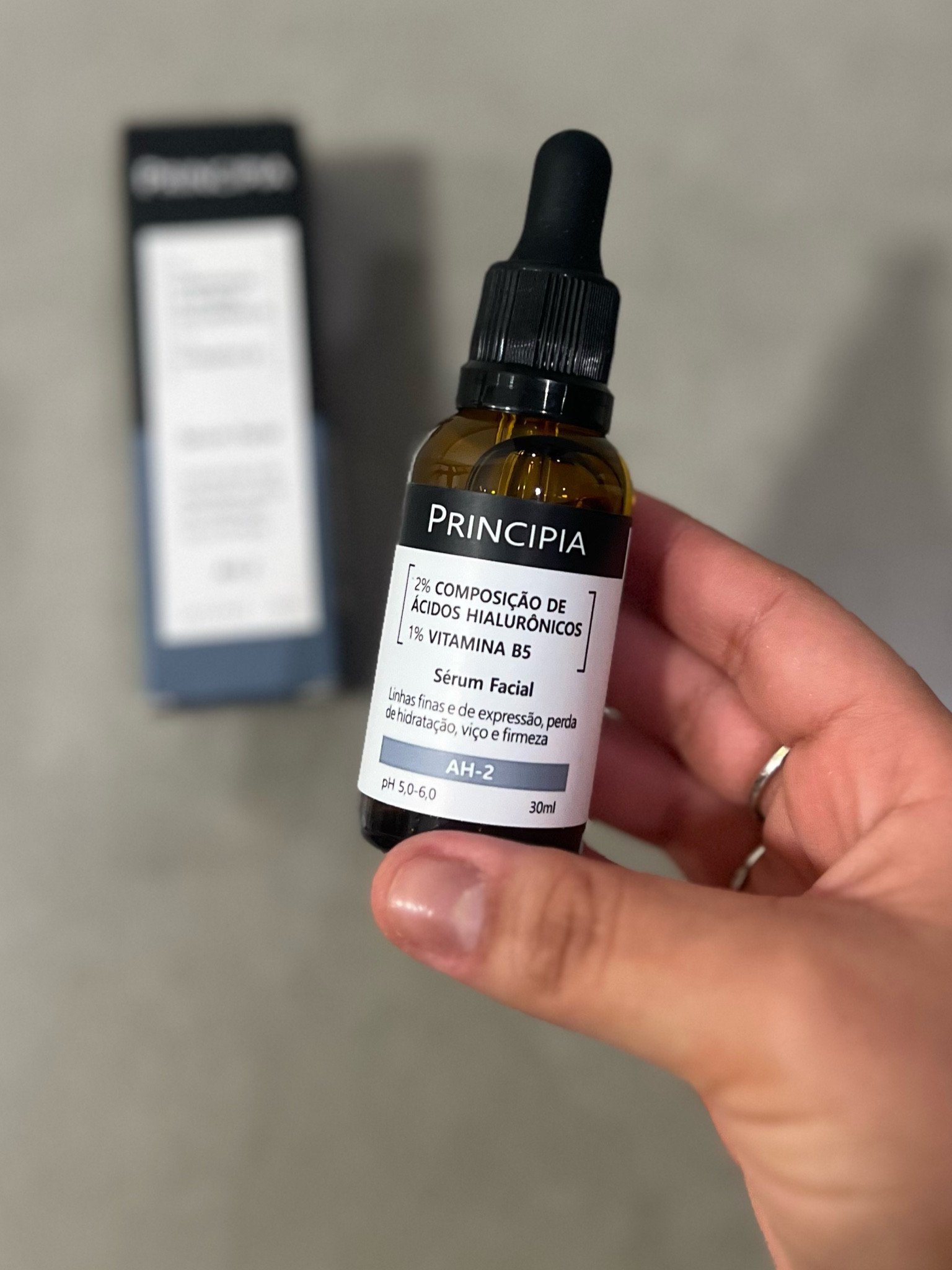 Sérum facial para todos os tipos de pele. Principia AH-2 promove mais firmeza e hidratação com menos rugas e linhas finas.

O Sérum Facial Principia AH-2 apresenta uma formulação avançada com 2% de Ácido Hialurônico e Vitamina B5 que combate os sinais de envelhecimento da pele. Seus ativos proporcionam uma face mais elástica, uniforme e radiante, além de diminuir olheiras e bolsas sob os olhos. Também confere uma sensação de maciez e suavidade à pele, melhorando o viço.

#LTKsale #LTKbeauty #LTKbrasil