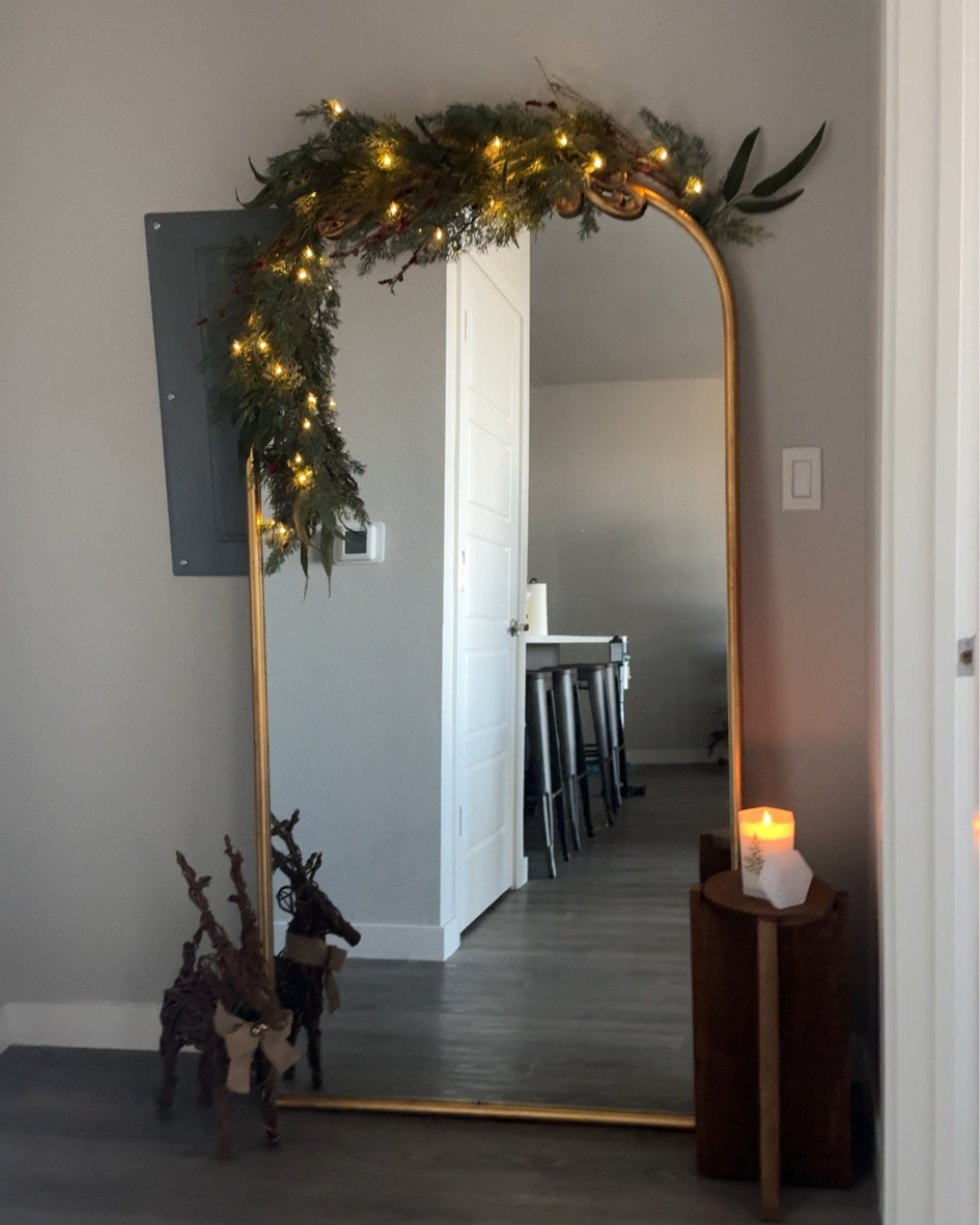 Mirror decor 🧸🕯️

#LTKHome #LTKSeasonal #LTKHoliday