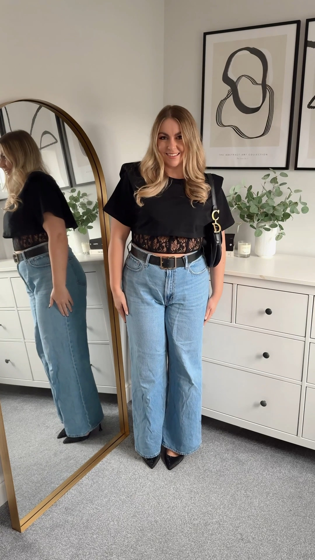 ‘I’m just going to wear jeans and a nice top’ - the outfit: 🖤🖤🖤
Omg this top has me in such a chokehold, it’s so effortlessly chic and expensive looking 😍 and of course, my fave jeans for curves in the whole world!
Top - size L
Jeans - size 31R

#LTKMidsize #LTKgrwm #LTKootd