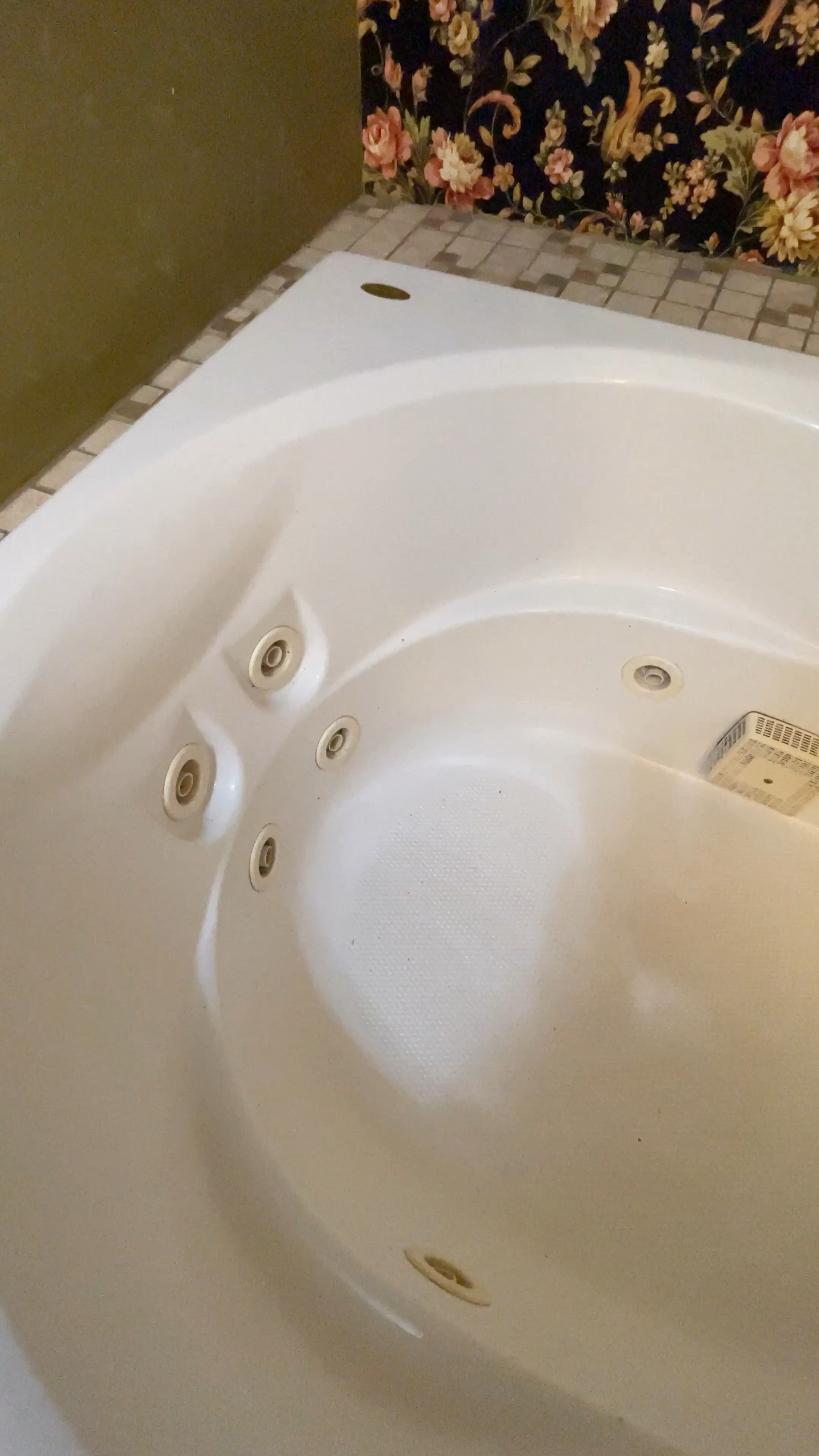 Oh yuk jetted tub cleaner

#LTKVideo #LTKHome