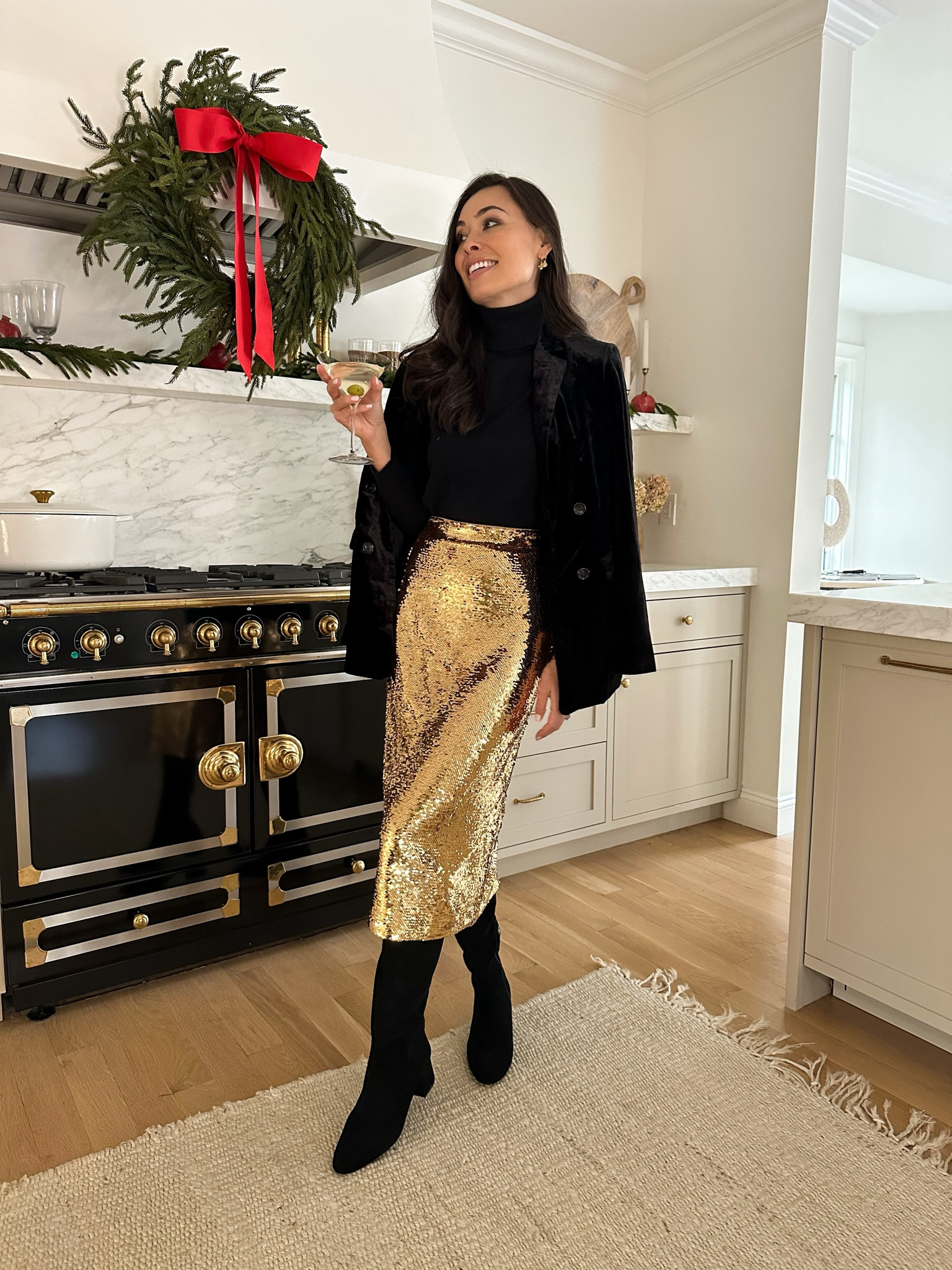 Sequin skirt and turtleneck. Holiday outfit. 

Skirt runs big - size down! 