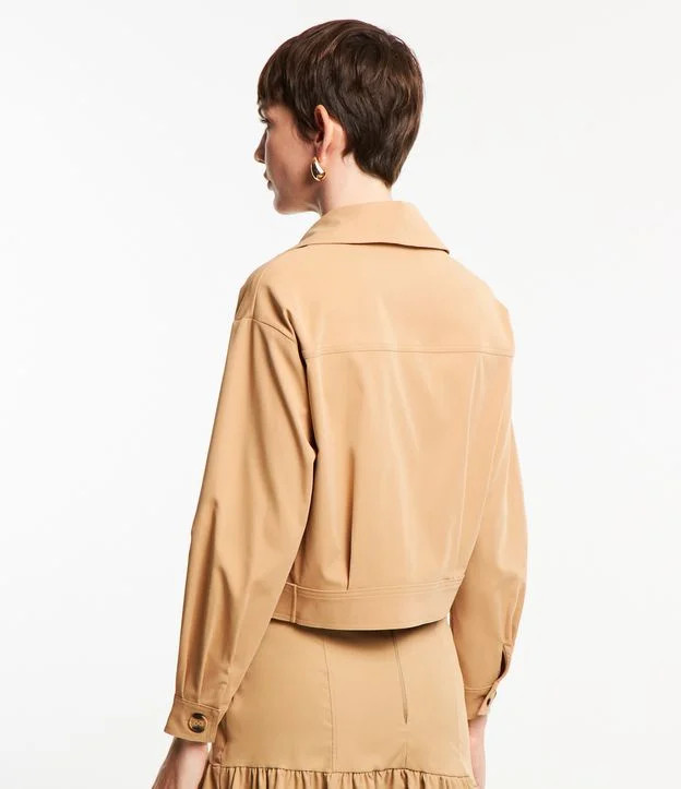 Jaqueta Utilitária Alfaiatada com Bolsos e Abotoamento Frontal Bege | Renner (BR)