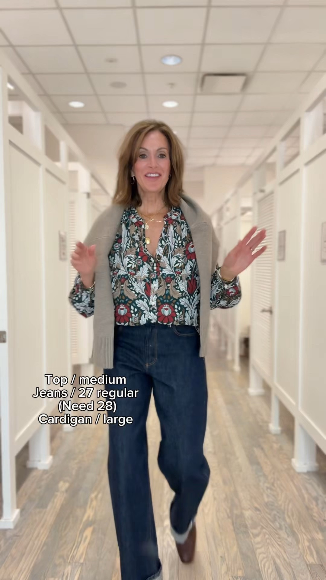 Floral top / medium 
Cuffed denim / size 27 reg need size 28

Fall style 
Elevated casual

#LTKSaleAlert #LTKMidsize #LTKTall