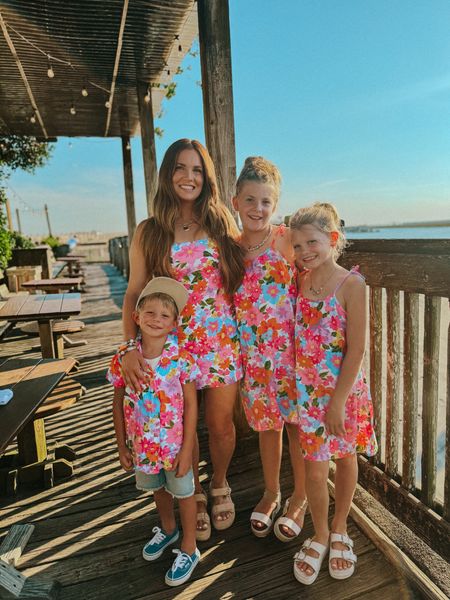 Matching outfits are from Show Me Your Mumu!!! Runs tts!!! I love this dress! I have it in the shell print too!!!

#Summerdress #floraldress #matchingoutfit #Summerdress