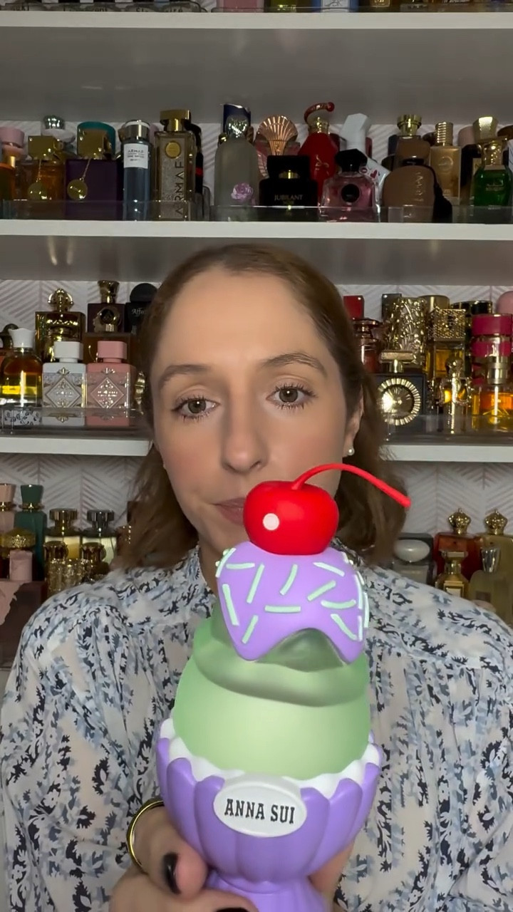 Violet Vibe by @annasui 

Comment VIOLET below to receive a DM with the 🔗 to this post on my LTK ⬇ 

#perfume #fragrance #smellgood #fragrancelover #fragrancereview