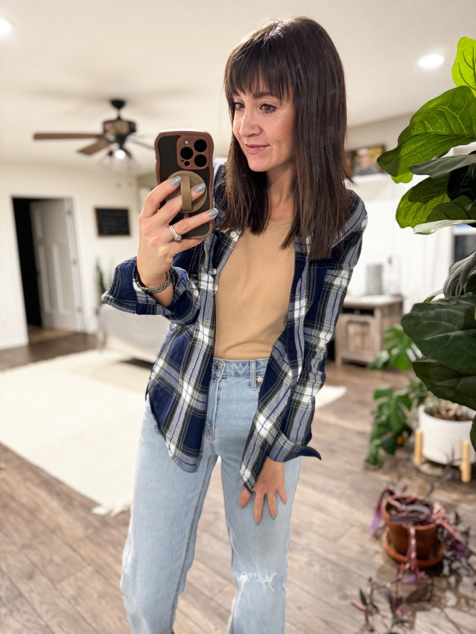 Flannel season in full swing 🍂 Layered up with a tank and jeans for that effortless cozy vibe 🤎 

Flannel: small
Tank: medium
Pants: 2











#OOTD #FlannelFit #CasualVibes #FallLayers #CozyStyle #WeekendLook #EffortlessOutfit #DenimDays #ComfyCute #StyleInspo

#LTKStyleTip #LTKU #LTKFindsUnder100