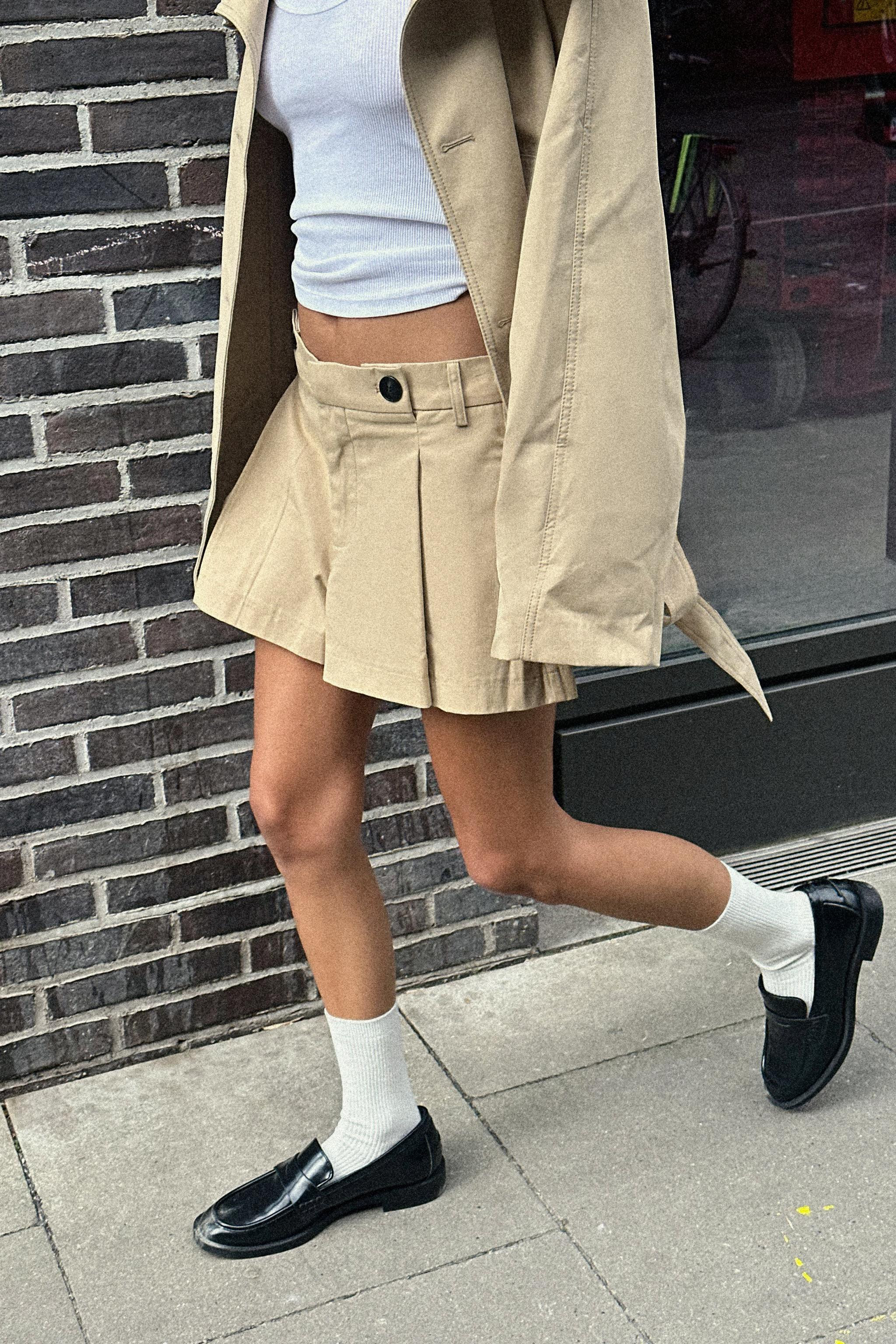 PLEATED SHORTS WITH BUTTONS | Zara US