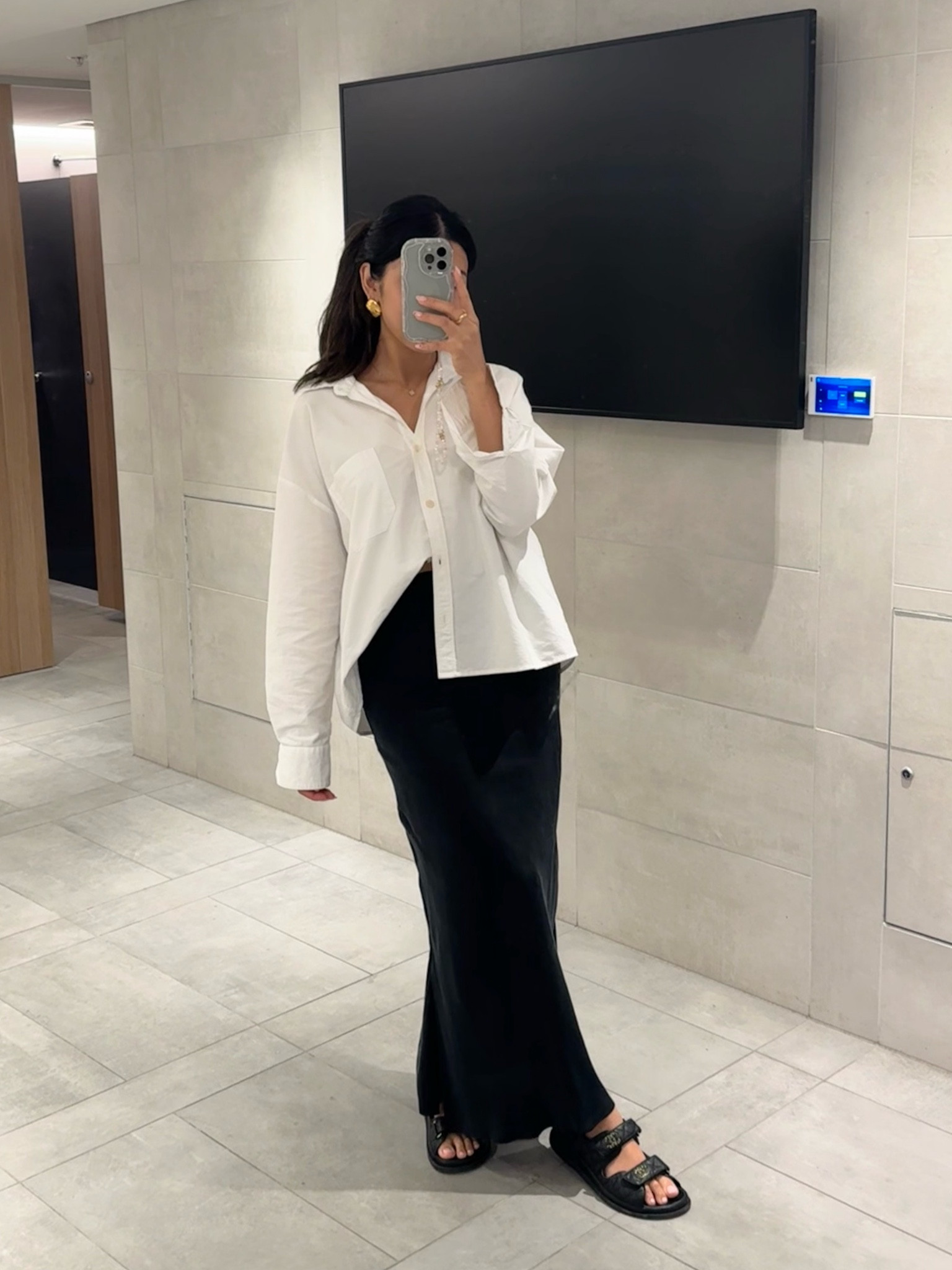 Satin skirt moment! 
Skirt - size 4 
Shift from Djerf Avenue - size small 

#LTKworkwear