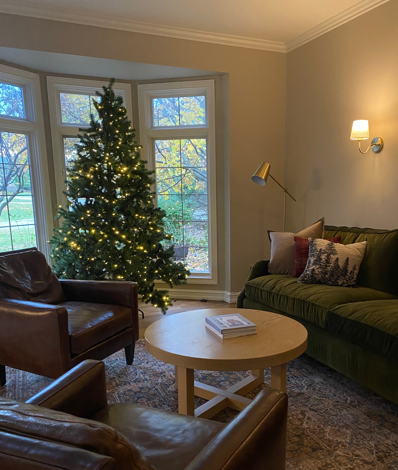 Christmas living room 
Christmas throw pillow 
Round coffee table 

#LTKHoliday #LTKSeasonal #LTKHome