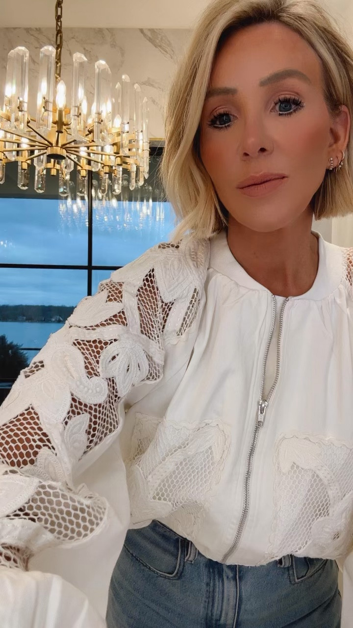 This lace jacket 😍😍😍