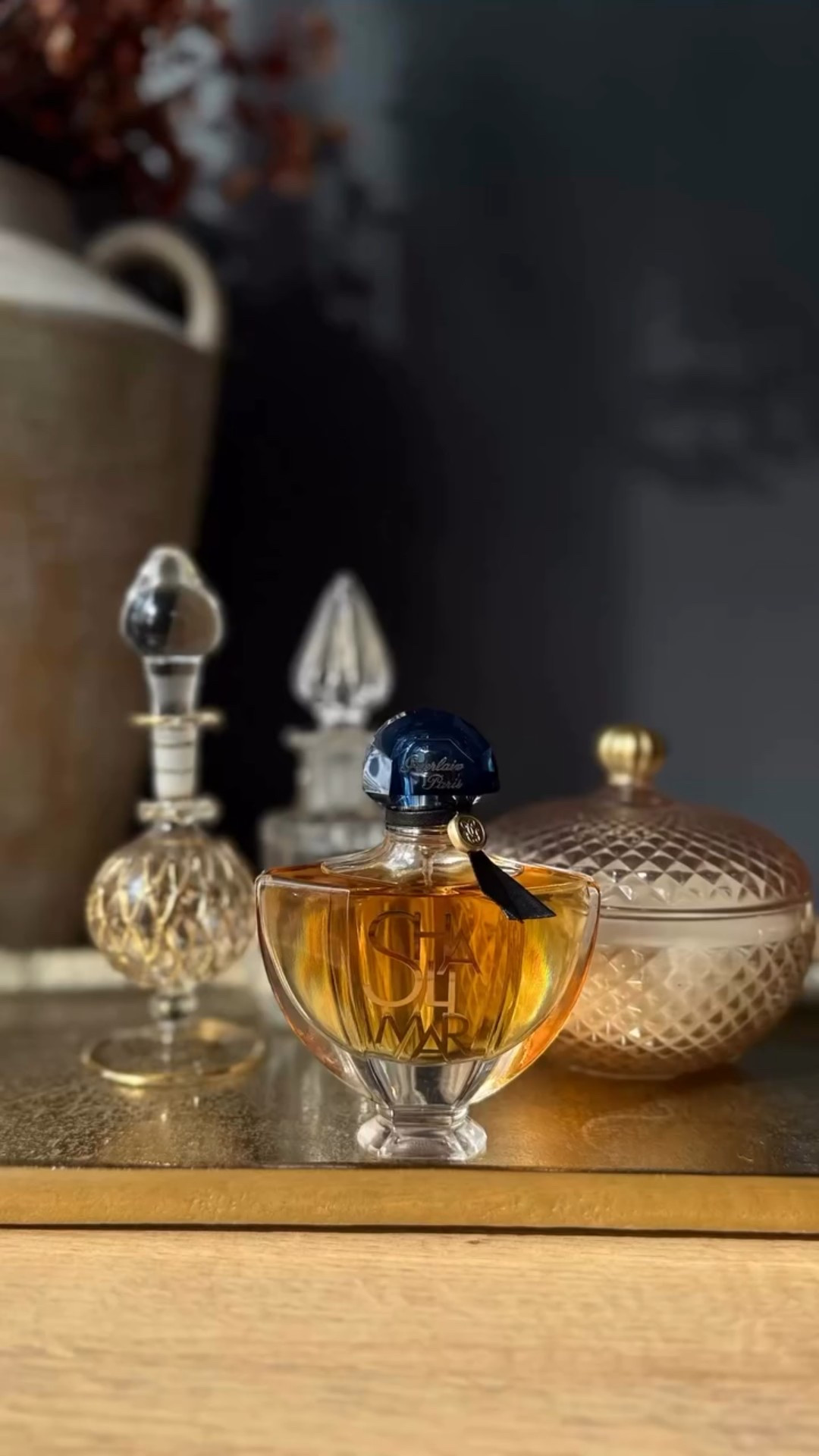 My scent of the day today is Shalimar by @guerlain 
#scentoftheday #perfume #fragrance #smellgood #luxuryperfume #guerlain