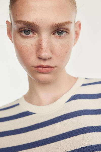 Fine-knit T-shirt - Round neck - Short sleeve - White/Blue striped - Ladies | H&M GB | H&M (UK, MY, IN, SG, PH, TW, HK)