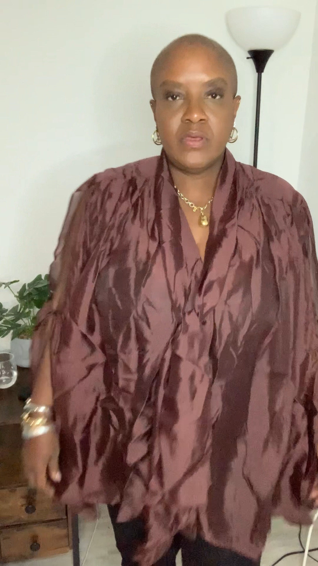 Urban Revivo did their big one with this one!
This boho chic ruffle blouse is giving blouse meets mini dress energy and I’m here for it. I’m wearing a size L and it fits true to size—perfect if you want to wear it solo or layered with leggings, jeans, or shorts. It’s stylish, comfy, and versatile enough to carry you from spring to summer and even into fall with a pair of boots.

Urban Revivo can be hit or miss on sizing, but this one is definitely a hit. Add it to your closet—you won’t regret it.


#LTKOver40 #LTKMidsize #LTKPetite