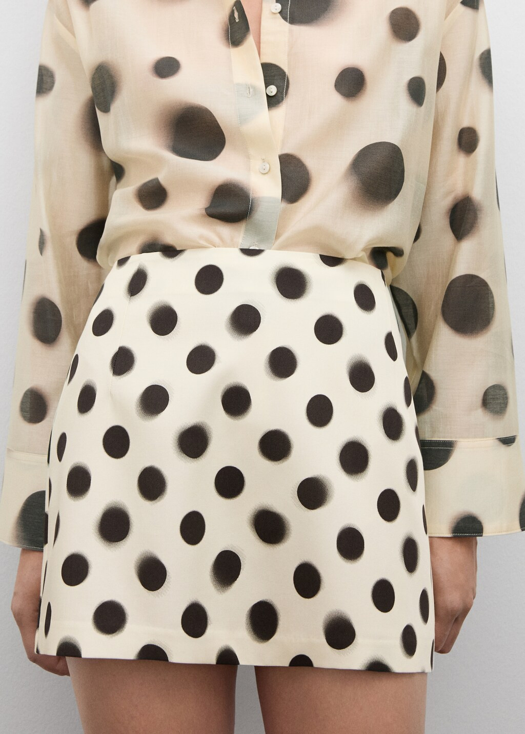 Polka-dot satin mini-skirt - Woman | MANGO USA | MANGO (US)
