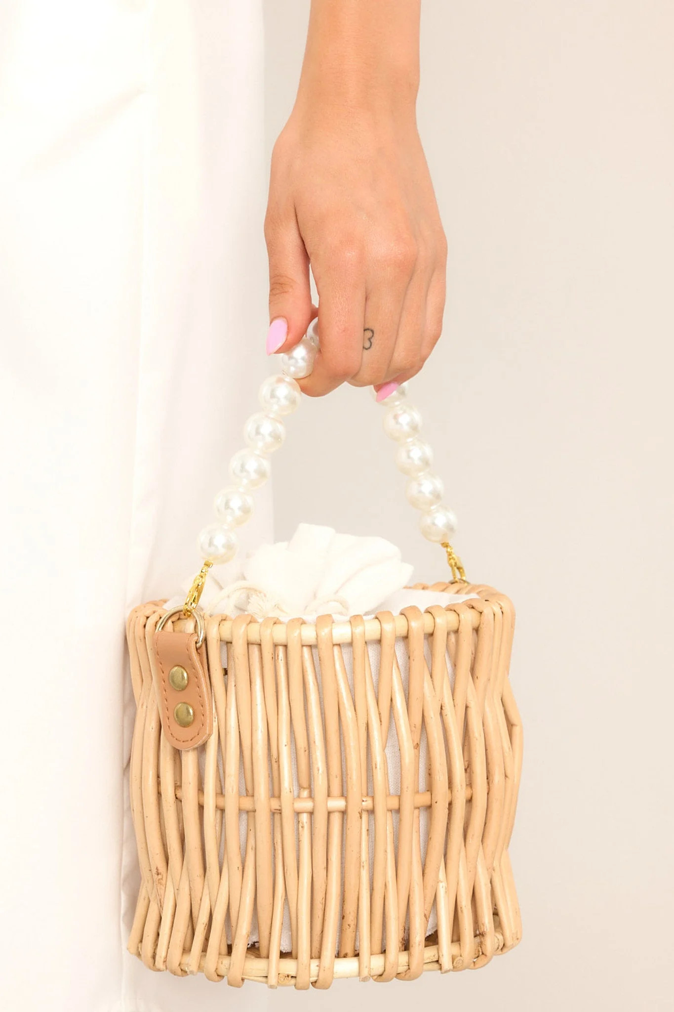 In This Moment Natural Bucket Handbag | Red Dress
