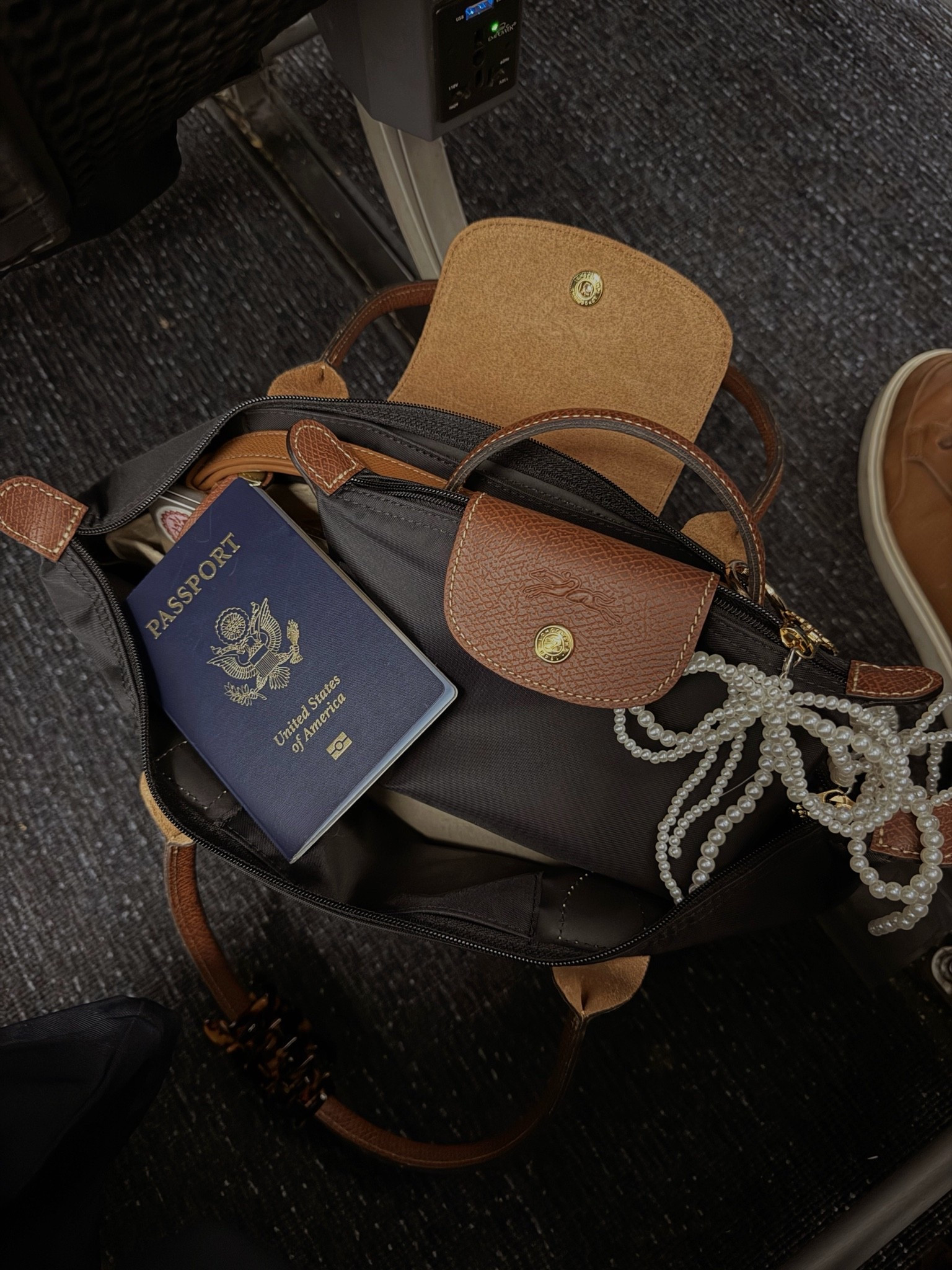 Heading out and doubled up on Longchamp Le Pliage totes 🖤

Longchamp Le Pliage medium is the perfect airport and flight bag 
And I keep my passport in my mini Longchamp pouch and hang it on the outside for easy access!

#LTKmomlife #LTKWorkwear #LTKTravel