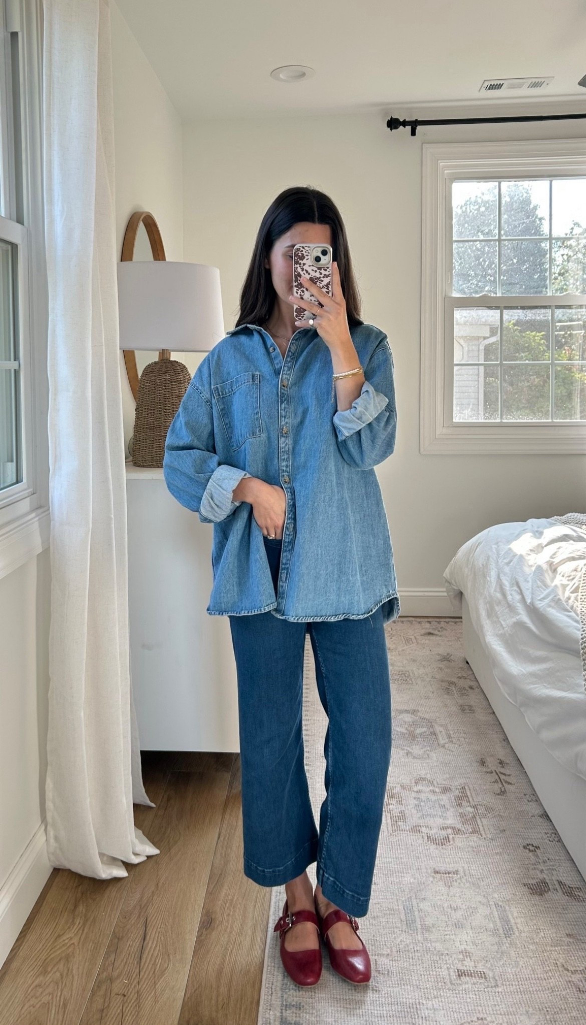 this denim button down has been a best seller recently!! 100% cotton and so comfy 🤍 #denimshirt 