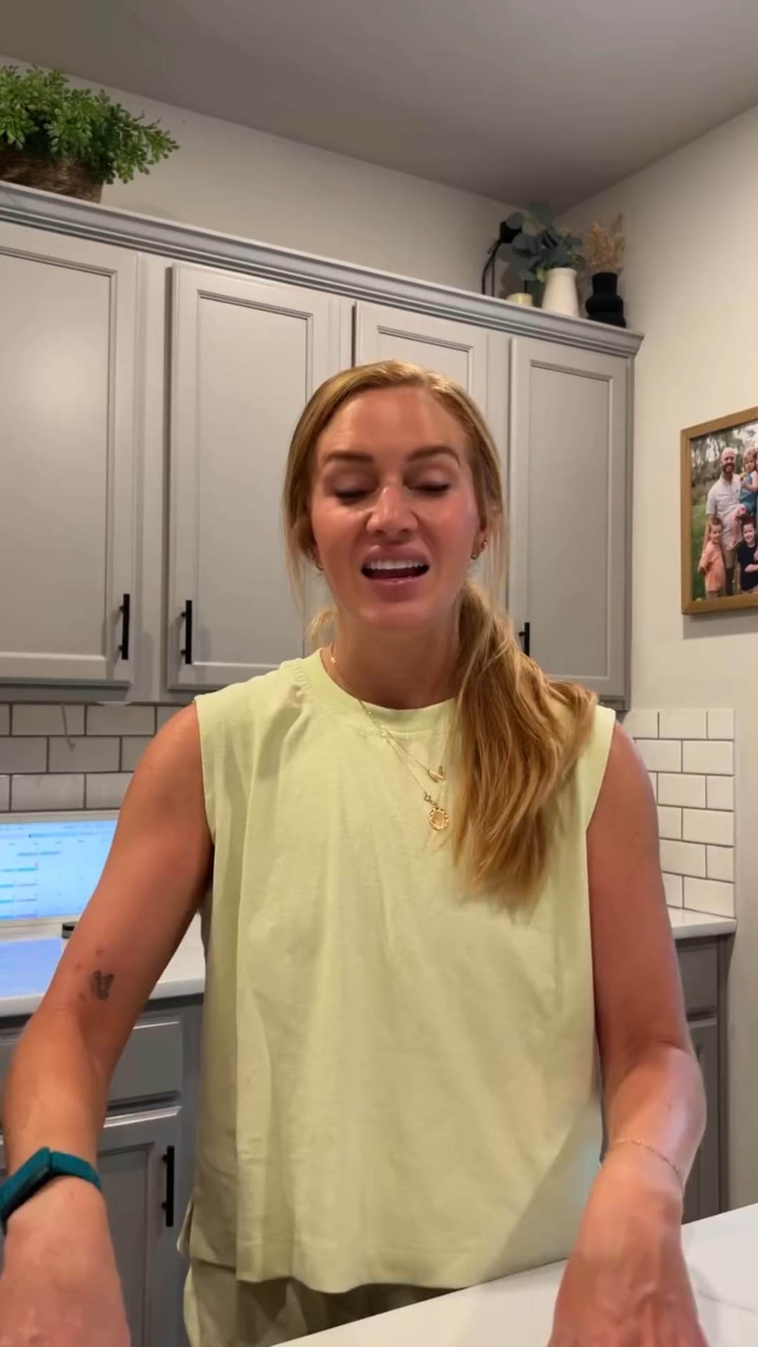 This is pretty much a normal day- I always struggle to get carbs in so have been adding more fruit (but of course today we were out of a lot)

The app I use to track is through @liv__coach and she’s my queen so follow her 👊🏼

Okay tell me your fav high protein lunch OR healthy dessert pleaseeeeeee!

#dayofeating #parenting #momlife #motherhood #momofthree #momhumor #toddlermom #momsofinstagram #foodvlog #food #highprotein #familyvlog