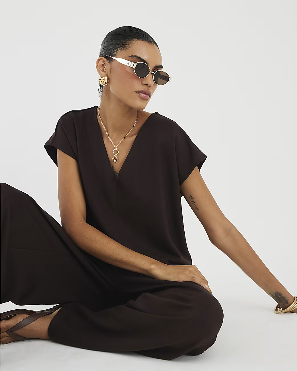 Brown Premium Short Sleeve V-neck T-shirt | River Island UK & IE