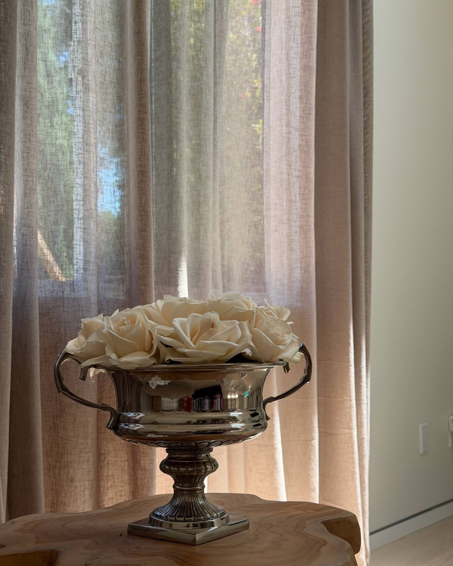 size 8.25” x 13.5” x 10” 

Linking lots of my favorite vases

Silver vase 
Chrome vase 
Hand blown vase 
Ceramic vase 
Bud vase 
Glass vase 
Gifts for her 
Home decor 
Wayfair finds
Wayfair
WayDay

#LTKmorningroutine #LTKHome #LTKOver40