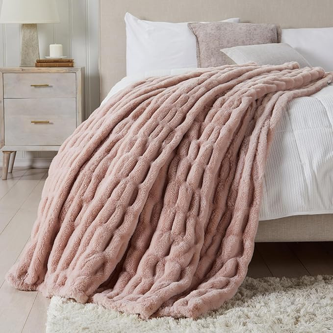 Springtree Home | Luxury Plush Throw Blanket | Pink Throw Blanket | Ultra Soft Stretch Plush Thro... | Amazon (US)