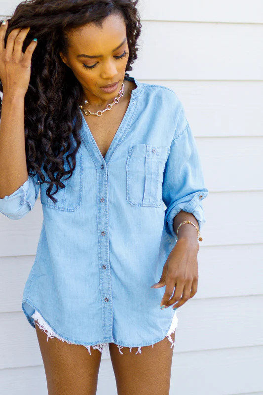 Double Pocket Chambray Top - Light Wash | Alexa Reece Boutique