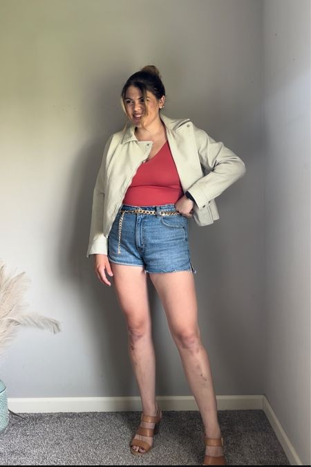 These are my new denim shorts and they’re 20% off! I’m in size 31!

This is the perfect date night look- what do you think, belt or no belt? 

Size 12, summer outfit, jean shorts, denim shorts, date night, midsize

#LTKsalealert #LTKcurves #LTKunder50
