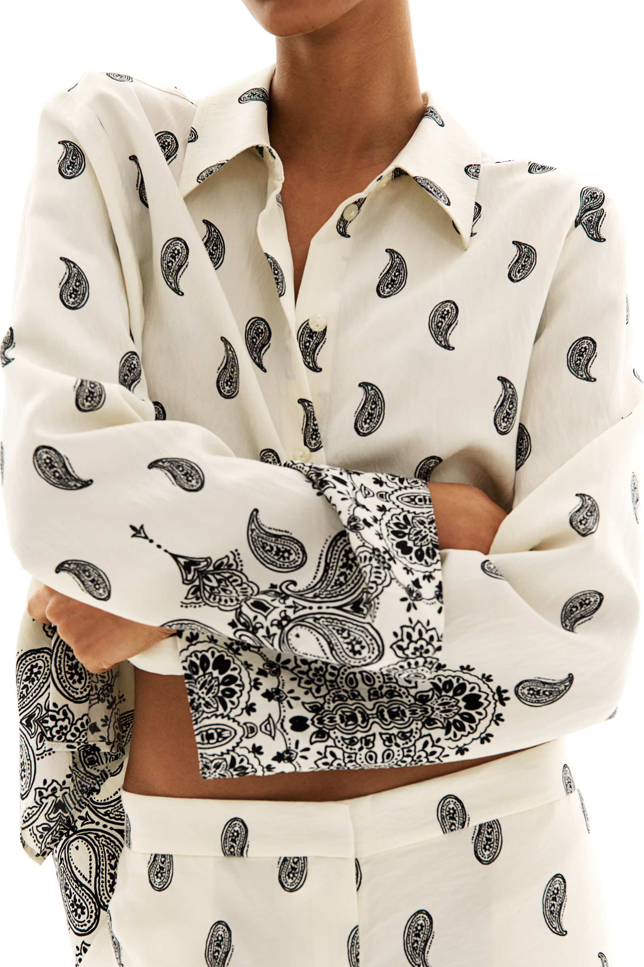 Patterned twill shirt - Cream/Paisley-patterned - Ladies | H&M GB | H&M (UK, MY, IN, SG, PH, TW, HK)