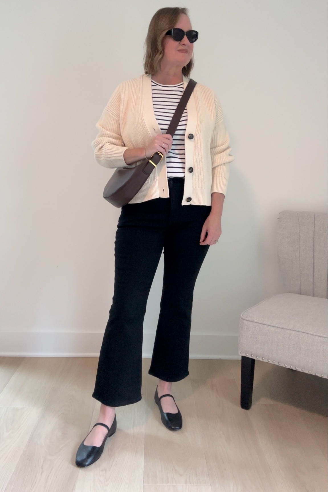 Madewell’s Insider Sale: Items In My Closet On Sale ✔️ Get 25% off, plus several items are 40% off in the sale. 🍂 See how I styled these Madewell items in my closet: Dimes Kitten Heel Boots, Essential Sling Crossbody Bag, Essential Belt, Kick Out Crop Jeans (blue and black pairs), Essential Bucket Tote and Stovepipe Jeans.