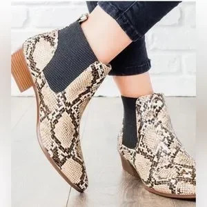 Qupid Snakeskin Slip-On Ankle
Booties Size 7 NO BOX | Poshmark