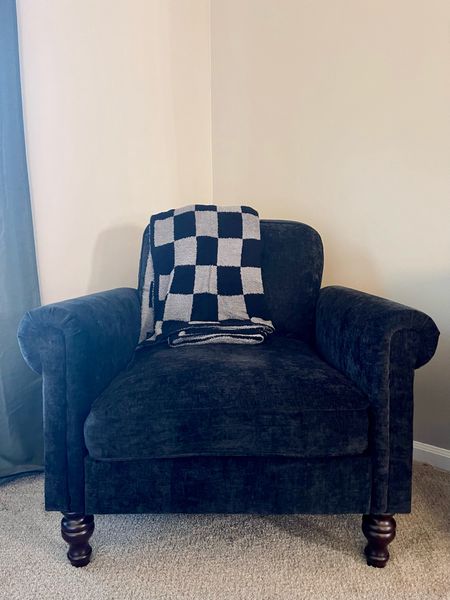 the comfiest budget friendly accent chair! we have this in the corner of our bedroom and it’s a perfect fit
•
•
#home #edit #armchair #sale #budgetfriendly #ltkhome #ltkstyle #throw #blanket #soft #checkered #bedroomedit

#LTKhome #LTKSeasonal #LTKsalealert
