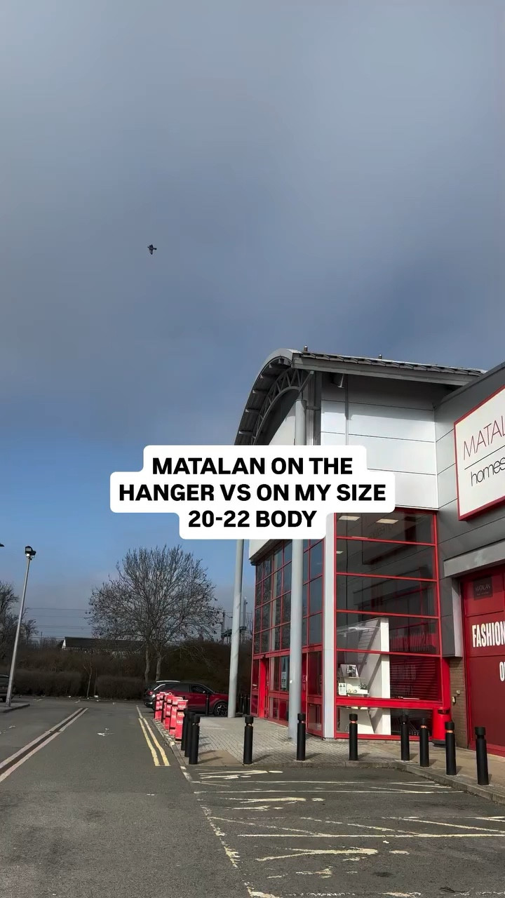 NEW IN @shopmatalan 👙🌞

Big up @jadehayleywilliams_ for influencing me to go in, after I seen that yellow jacket!!! haven’t been for MONTHS!! 

Was it worth the trip? Yes Yes absolutely!! 
Ive always loved Matalan summer wear & it’s starting to show up in stores, so get down to your local! 

Let me know what you think❤️

#matalan #plussize #plussizeuk #size20 #size22