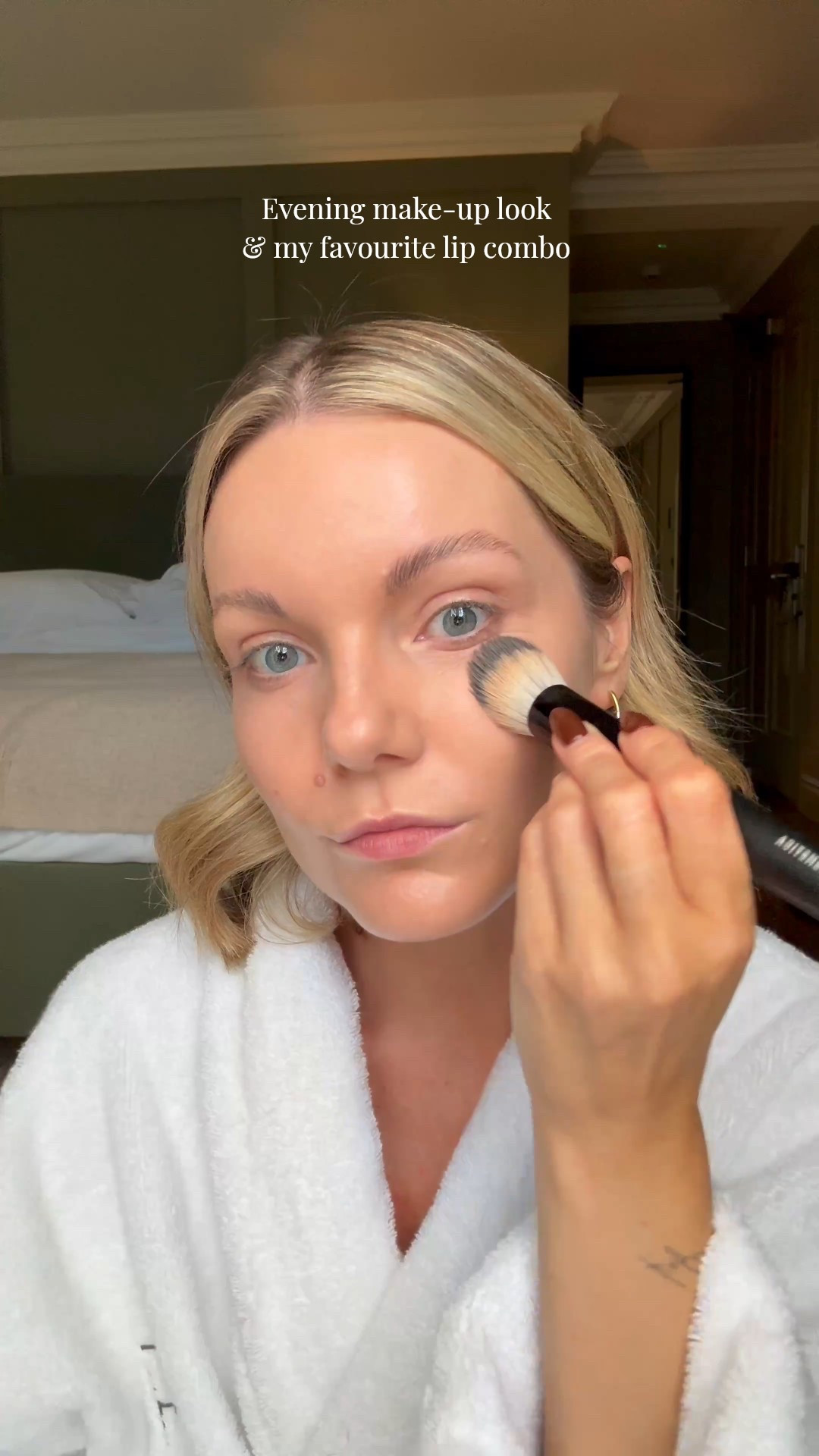 A speedy evening make-up look, this is my current favourite lip combo for autumn! 🍂

@vievemuse skin nova primer 
@hauslabs foundation shade 210 (light medium neutral)
@hourglasscosmetics vanish concealer shade willow 
@chanel.beauty bronzer 
@rarebeauty blush shade happy 
@makeupbymario mattes palette 
@merit clean lash mascara
@makeupforever lip liner shade anywhere caffeine 
@hourglasscosmetics lipstick shade sparrow 
@summerfridays lip balm 
@frankiebrush & @merit brushes 
@hourglasscosmetics veil setting spray 

*pr products features

evening make-up, make-up tutorial, autumn make-up