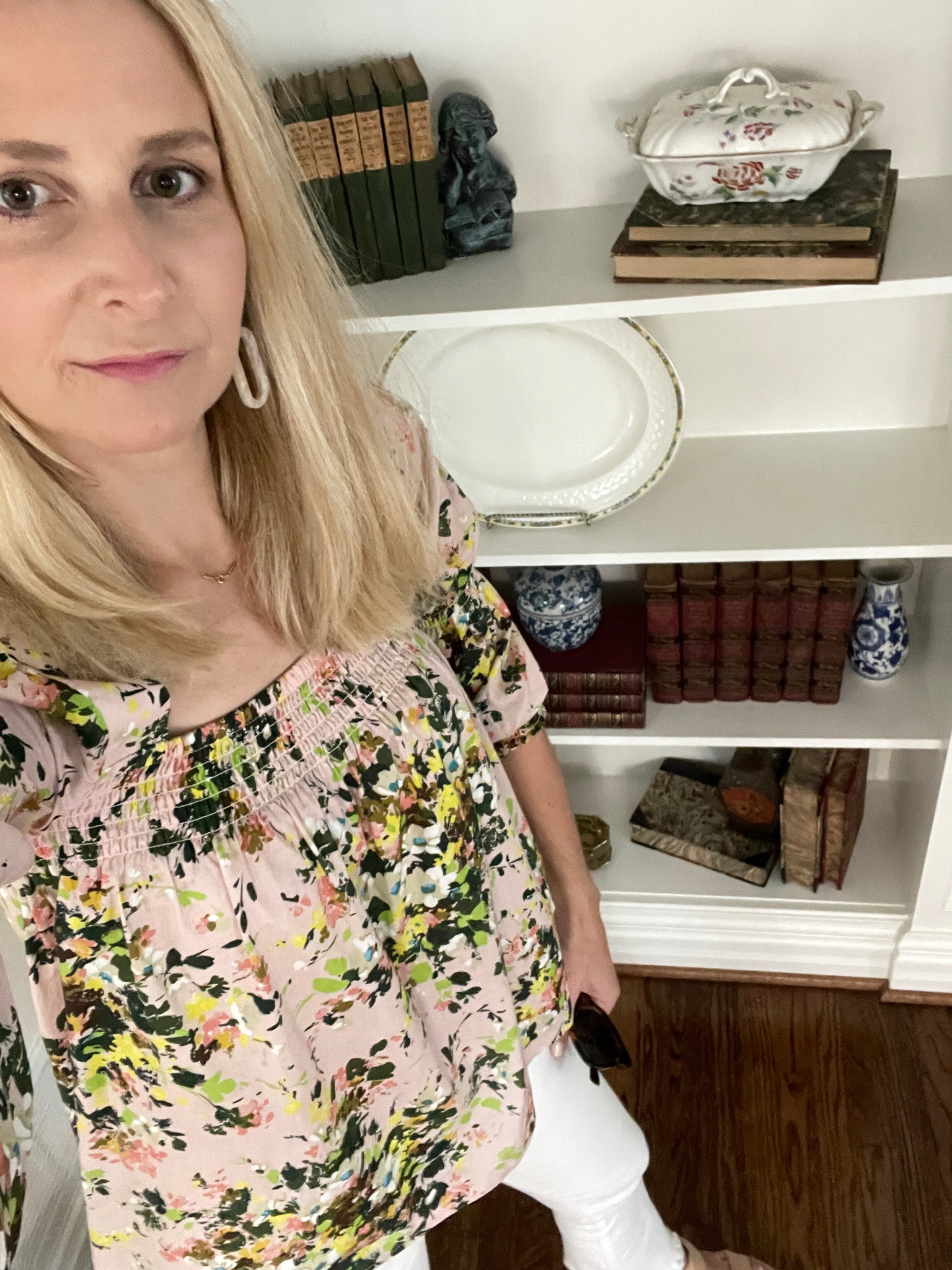 Date night. Tuckernuck. Fall top. Floral top. Mother jeans.