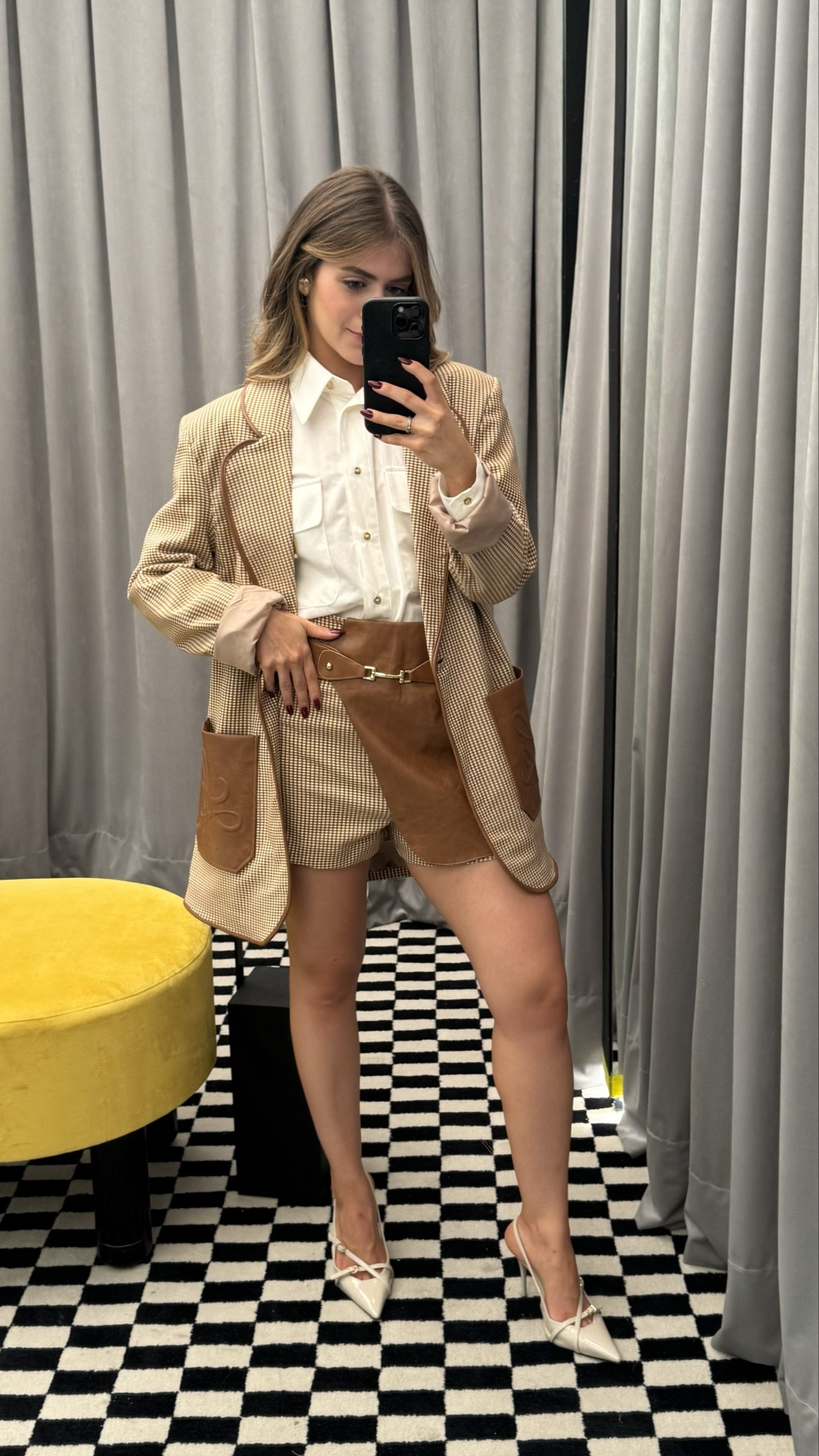 Maravilhoso!!
Esse look pode ser usado de tantas formas: com salto, bota, peças juntas ou separadas.. E tambem pode ser usado em muitas ocasiões.
Usando tudo no tamanho P/36
Tenho 1,60 de altura
Salto 35, tamanho fiel ao meu pé


#LTKbrasil