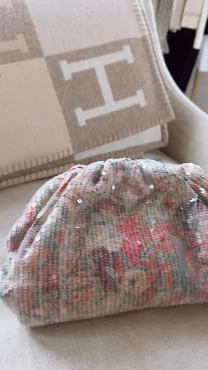 This floral sequin clutch is so pretty! @anthropologie #AnthroPartner @shop.ltk #liketkit

Loverly Grey, Anthropologie, clutch, holiday clutch, event clutch, sequin clutch 

#LTKStyleTip #LTKItBag