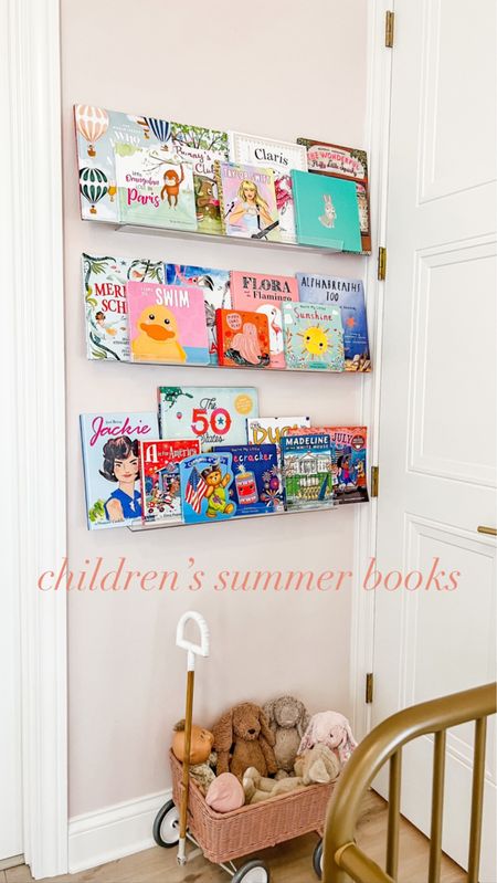 Children’s summer books // floating book shelves // acrylic shelf // nursery // playroom // summer books // swim // beach // mermaid // sunshine // 