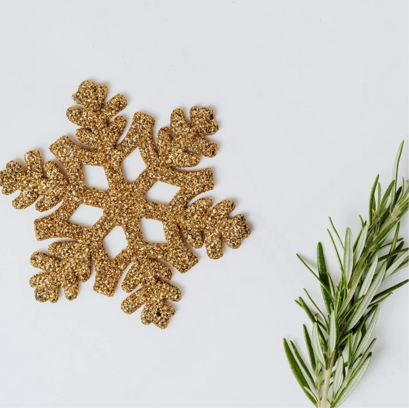 Looking for snowflake decoration this holiday season? 
Explore these snowflake ornaments and snowflake fairy lights and create a cozy and festive atmosphere. 🥰❤️🎄 
#snowflake #snowflakeornaments #snowflakefairylights

#christmas #christmastree #christmasdecorating #christmasornaments #christmastreeideas #christmasdecorideas #christmasdecorating #christmastreeornaments
#christmastreedecorideas
#christmasdecor

#LTKHoliday #LTKHome #LTKFindsUnder50