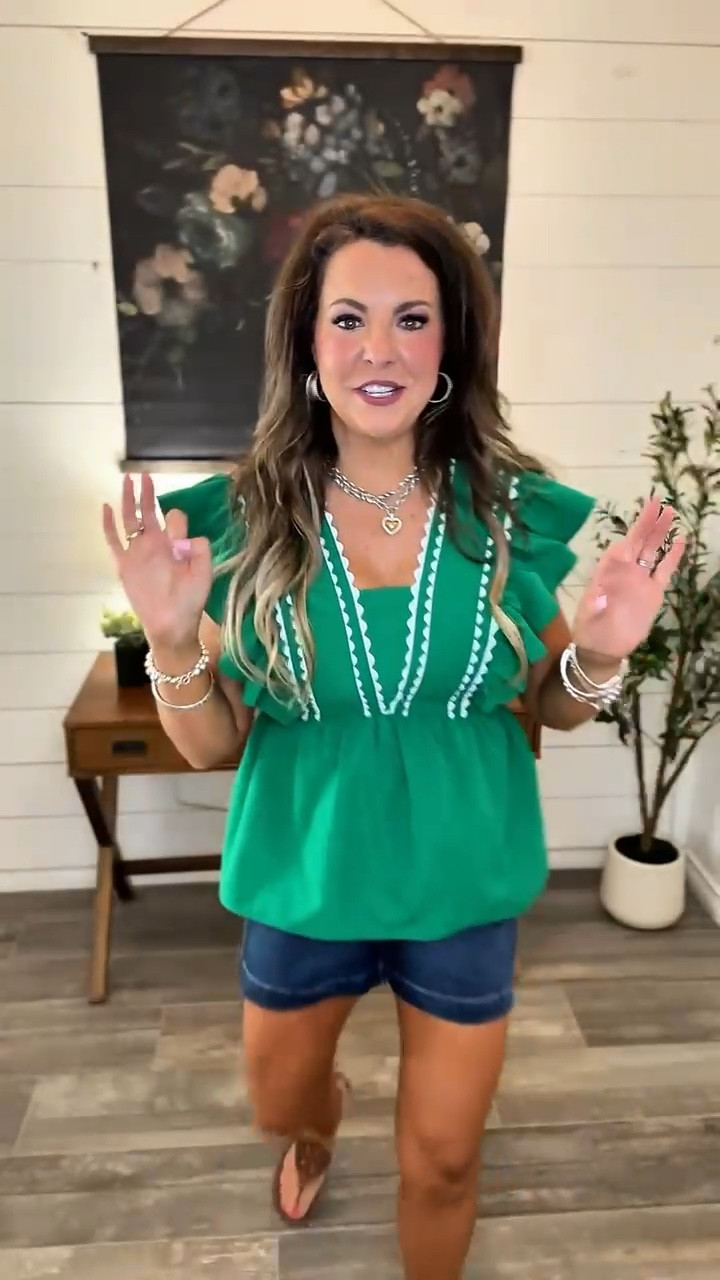 Ruffle Detailed Top!
@Tankaneo Fashion #springfashion #fashion #fyp #ruffletop #tiktokshopfinds