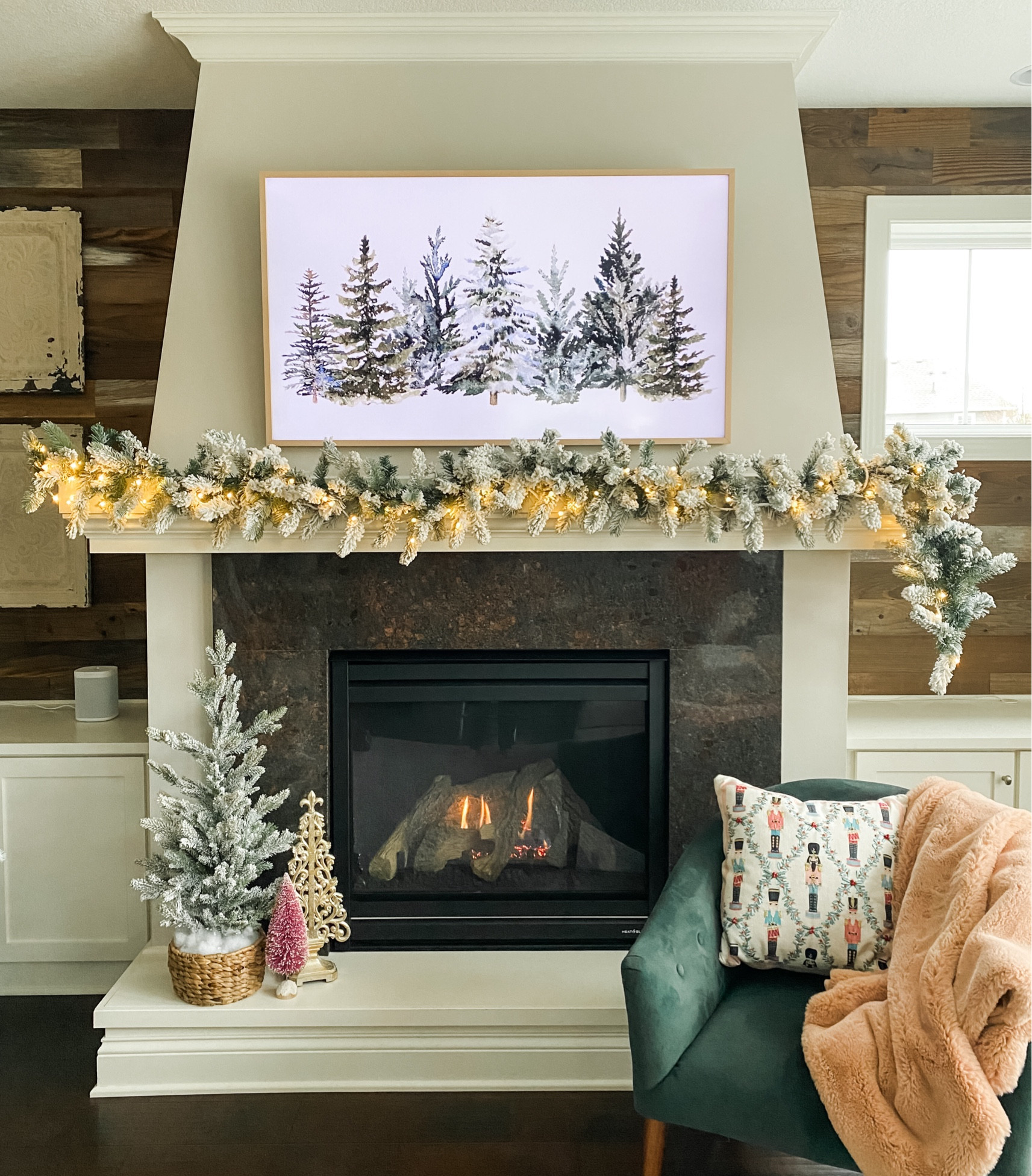 King of Christmas never disappoints! I love the flocking, warm lights and lightweight for hanging. 

Christmas 
Mantel decor 
Flocked 


#LTKSeasonal #LTKHoliday #LTKSaleAlert